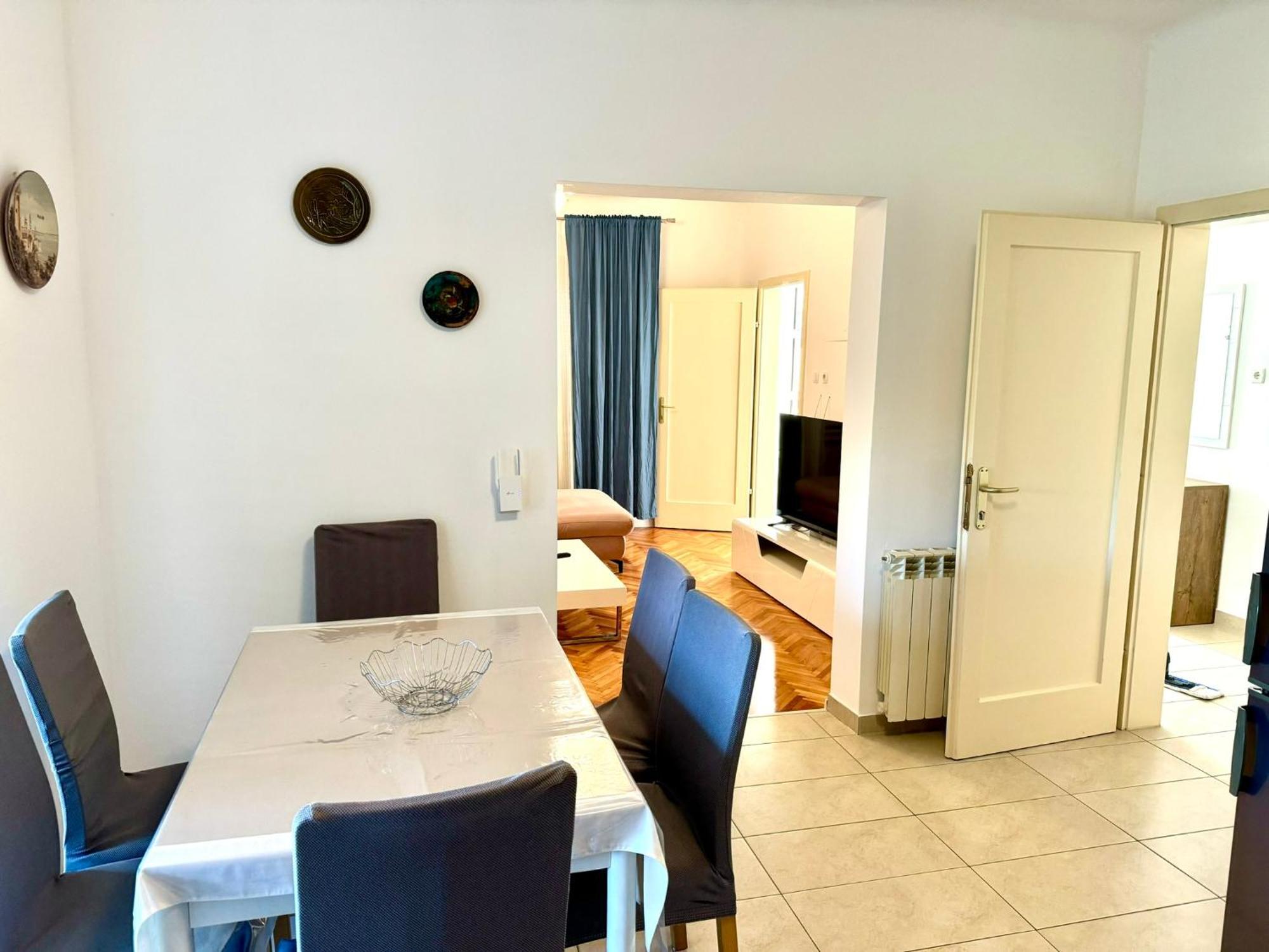 Apartments Mikelic Kampor Esterno foto